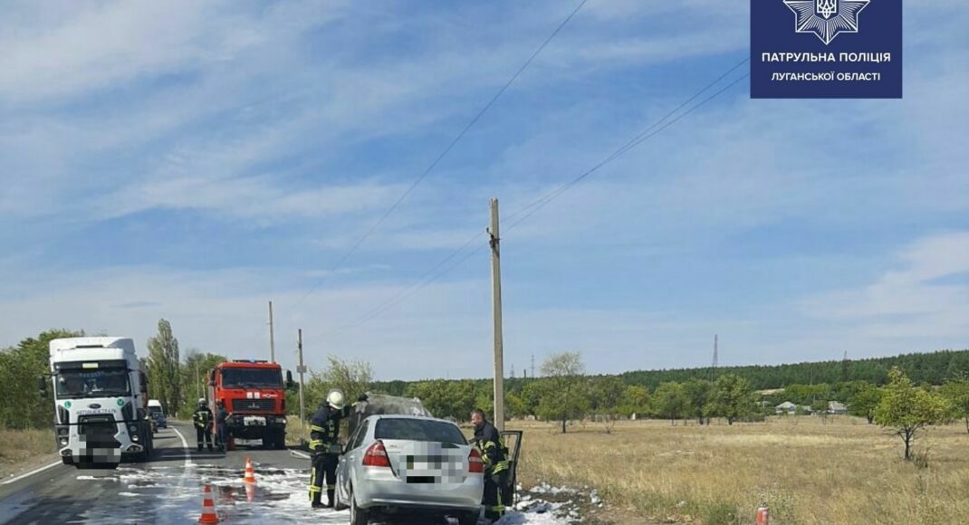 Под Северодонецком во время движения загорелся автомобиль