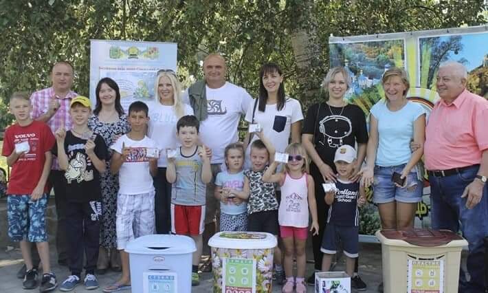 Жители Святогорска убрали участок 5 км возле реки Северский Донец