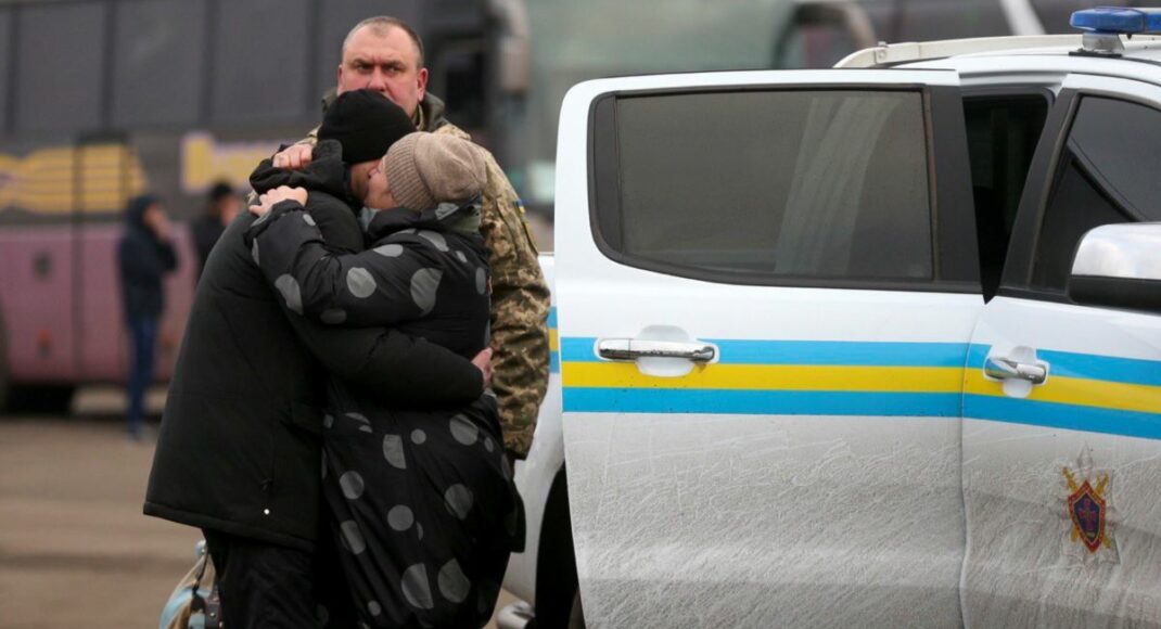 В плену у "ЛДНР" находится 235 украинцев, — омбудсмен