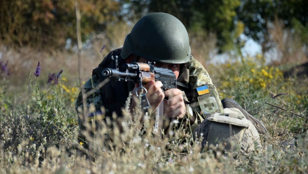 Сутки в ООС: боевики применили оружие возле Каменки