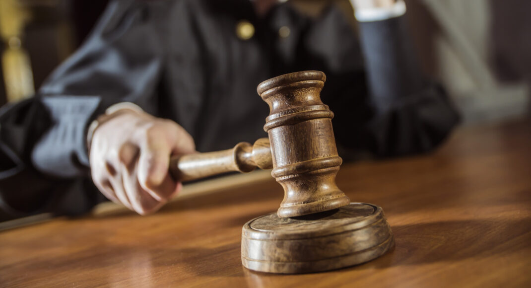 У Слов'янську суддя попався на хабарі і продовжує вести справи