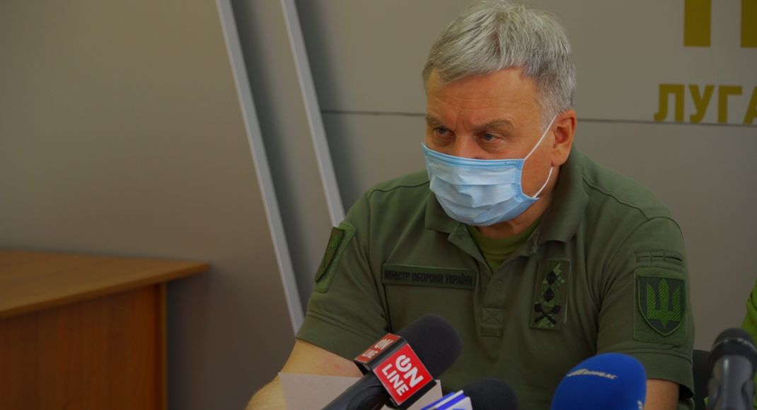 Министр обороны заявил, что РФ пытается принудить Украину к уступкам в переговорах