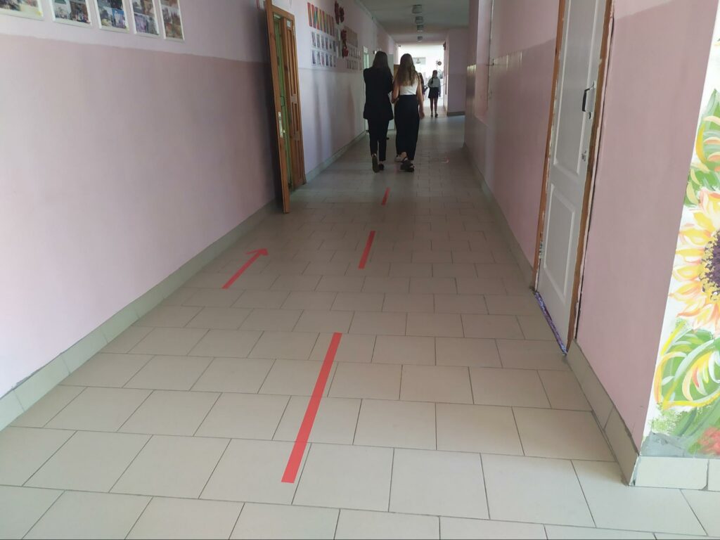 День знаний по правилам карантина: школьники Славянска встретили 1 сентября