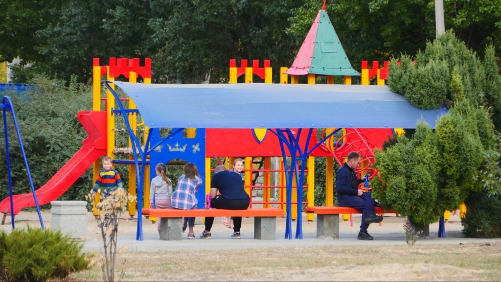 Еще не в "красной", но уже не в "зеленой": Славянск среди пяти городов региона, где ужесточили ограничения