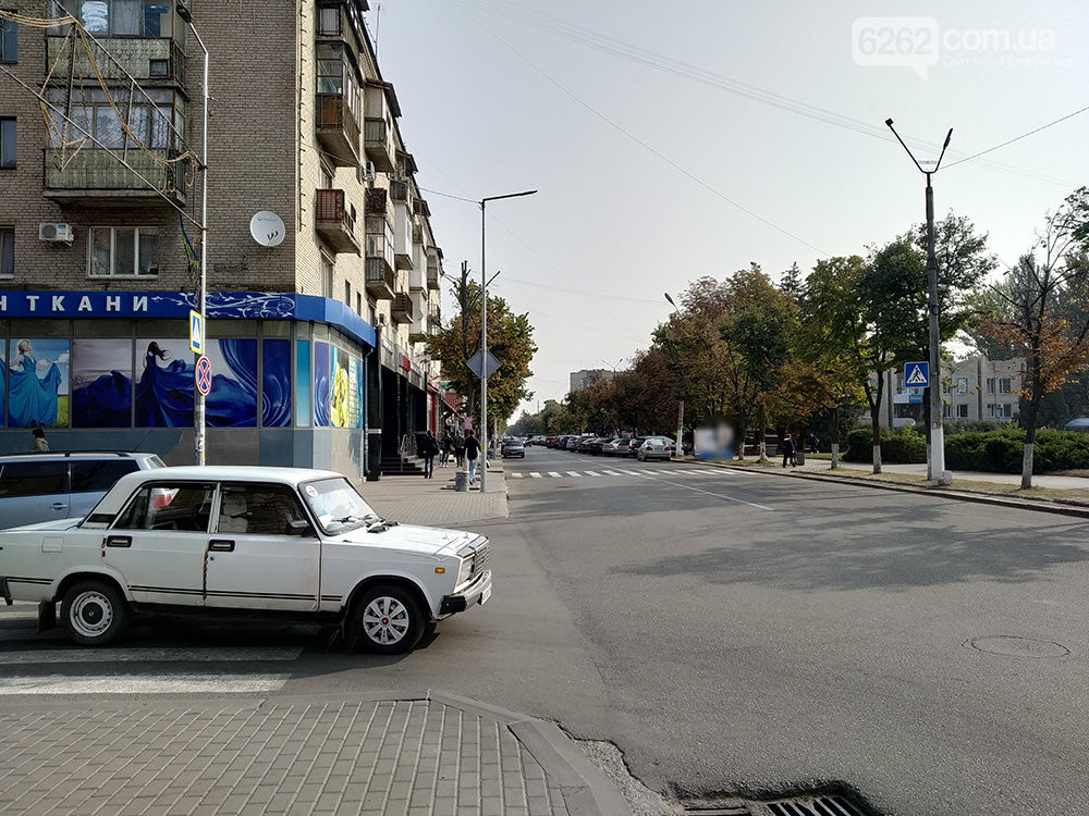 В центре Славянска без разрешения установили кубы с политической агитацией