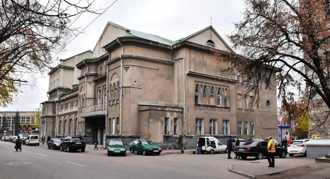 Как Дом культуры в Славянске стал разменной картой в политических баттлах