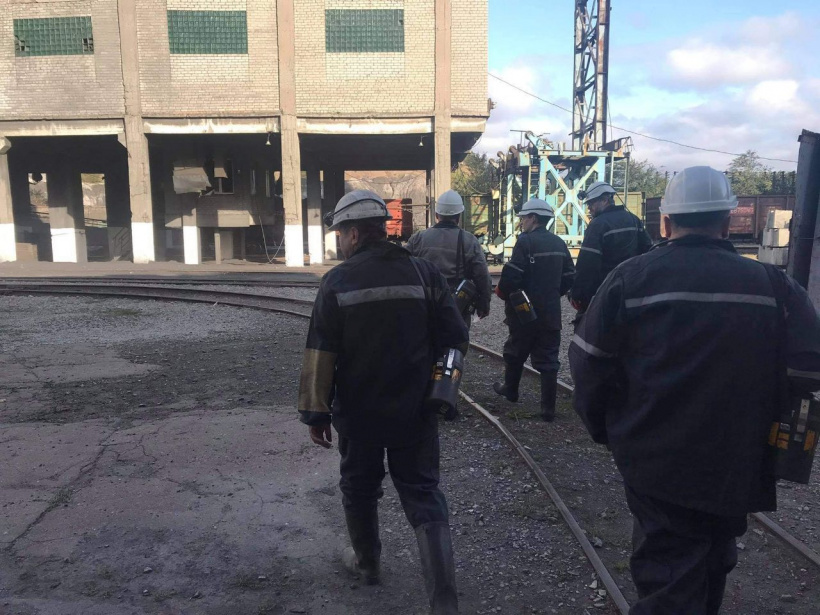 Замлинский спустился в шахту, чтобы пообщаться с шахтерами в Угледаре