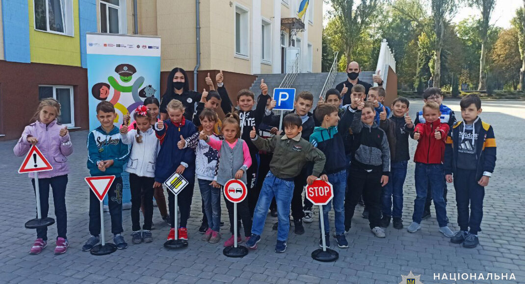 Поліцейські Мар'їнки провели для школярів профілактичну акцію