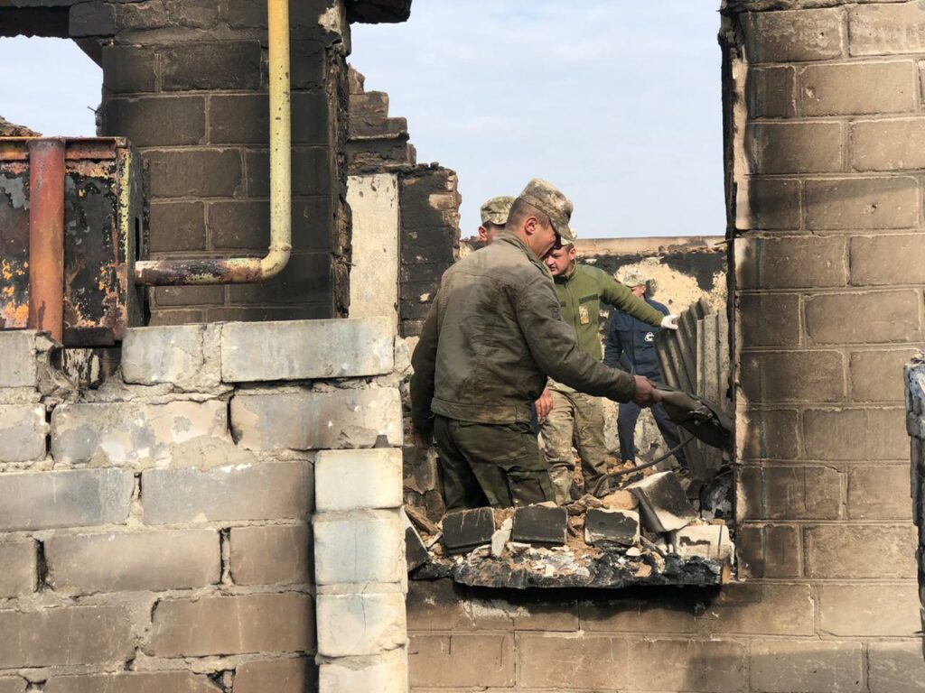 На Луганщине 90 военнослужащих и 30 единиц тяжелой инженерной техники привлечены к тушению пожаров