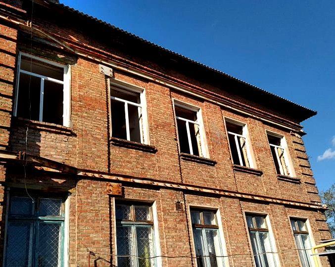 У школах Луганщини міняють старі вікна на енергоощадні