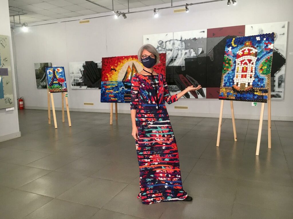 выставка картин из вторсырья в Мариуполе