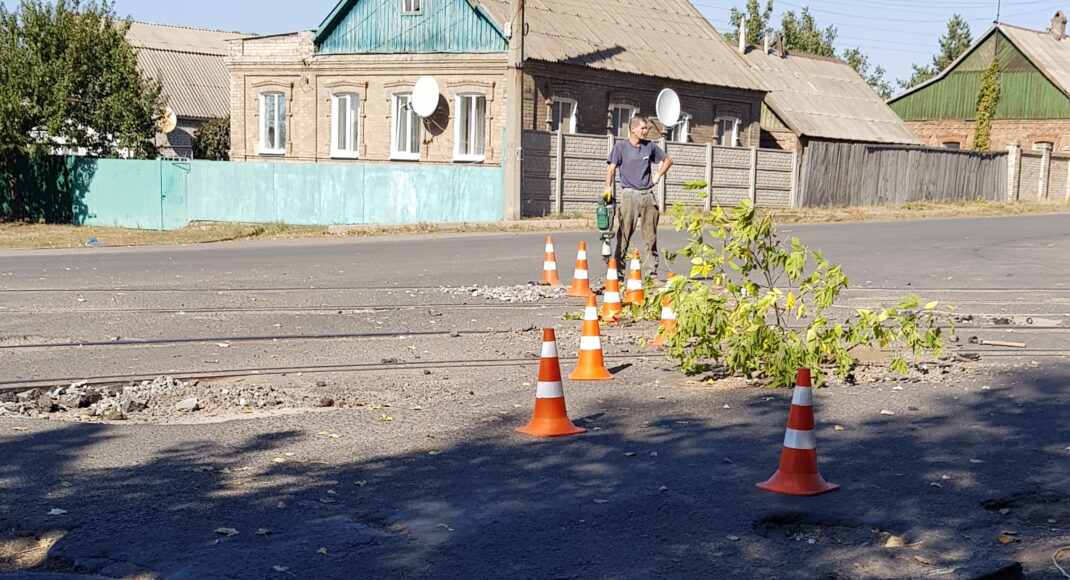 В Константиновке снимают рельсы с проблемного участка дороги