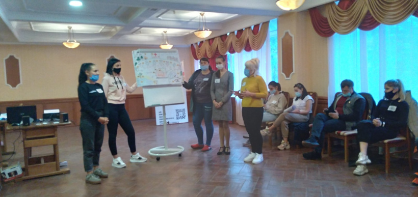 В Святогорске представители из 12 громад обсудили план по созданию местных центров для развития молодежи и волонтеров