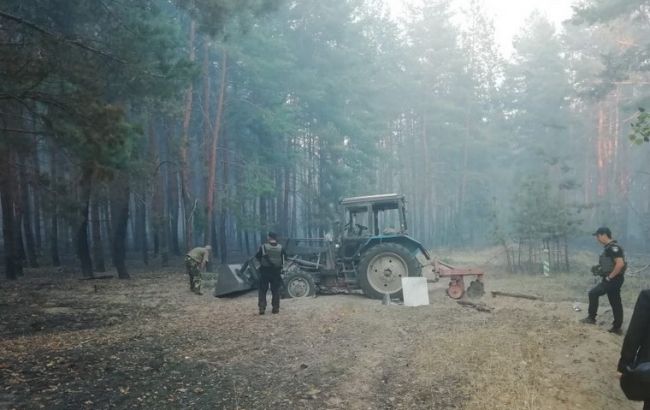 В Станице Луганской фермеры и сотрудники лесной охраны присоединились к ликвидации пожаров
