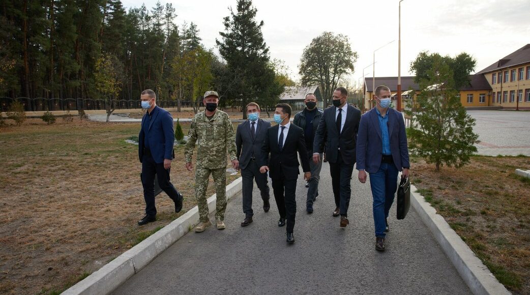 Зеленский ознакомился с выполнением ремонтных работ на автодороге КПП "Демино-Александровка"