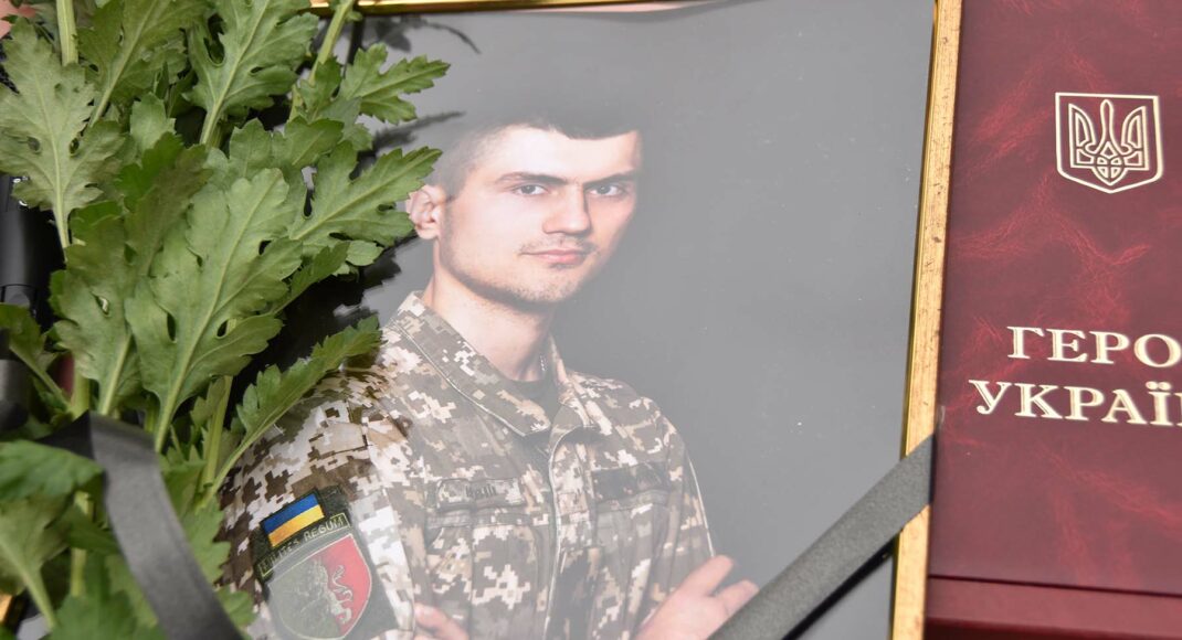 На Луганщині встановили пам'ятник загиблому Герою України: фото