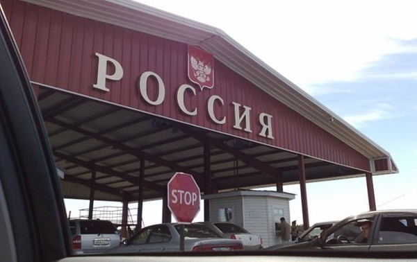 В ОРДО на границе с РФ машины держат с ночи: причина