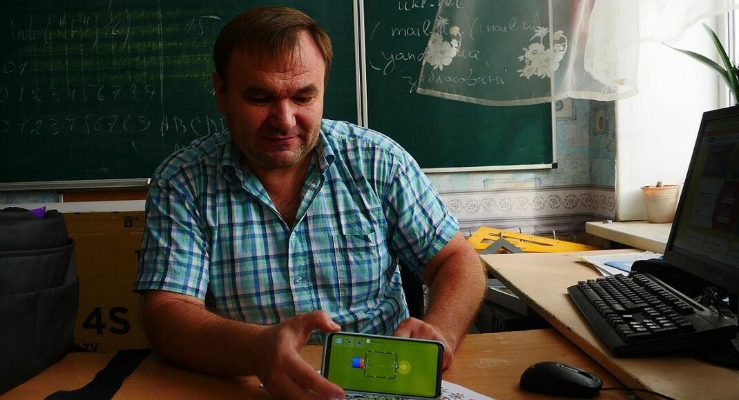 Как сделать смартфон полезным для учебы: учитель из Славянска рассказал о любимых приложениях