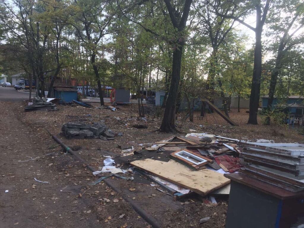 Фото: Восточный проект. На НКМЗ разбирают домики