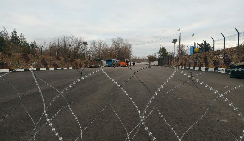 Боевики ОРДЛО продолжают блокировать КПВВ на Донбассе