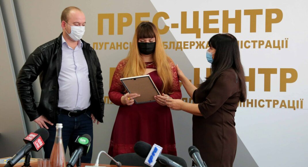 На Луганщині 3 сім'ї переселенців отримали квартири
