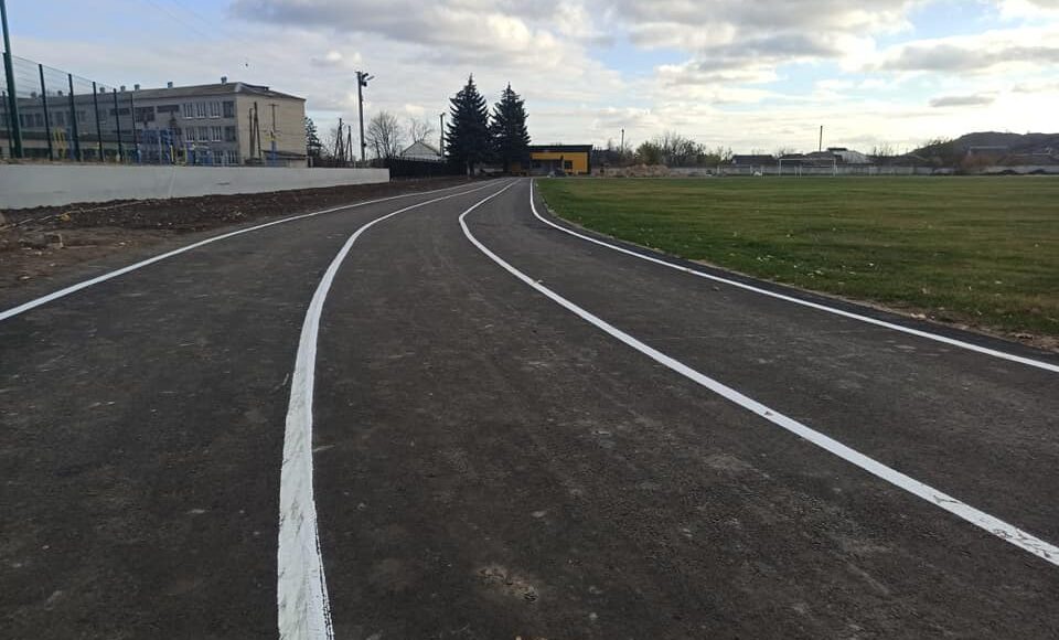 В Новопскове завершают капремонт стадиона: фото