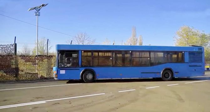 В ОРЛО заявили, что не могут утвердить маршрут автобуса в нейтральной зоне на КПВВ "Золотое"