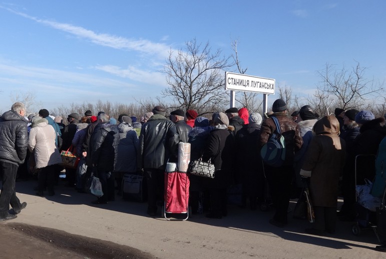 Украина в ТКГ предложила создать на КПВВ "зеленые" коридоры для пенсионеров
