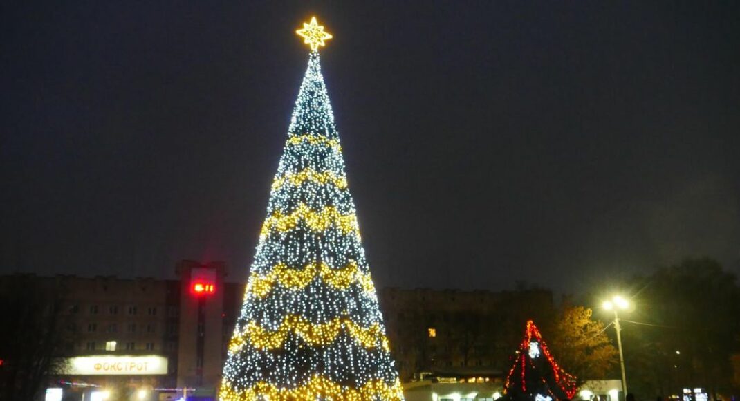 Атракціони, ялинка і "забута" соціальна дистанція: як в Слов'янську відзначили День Святого Миколая