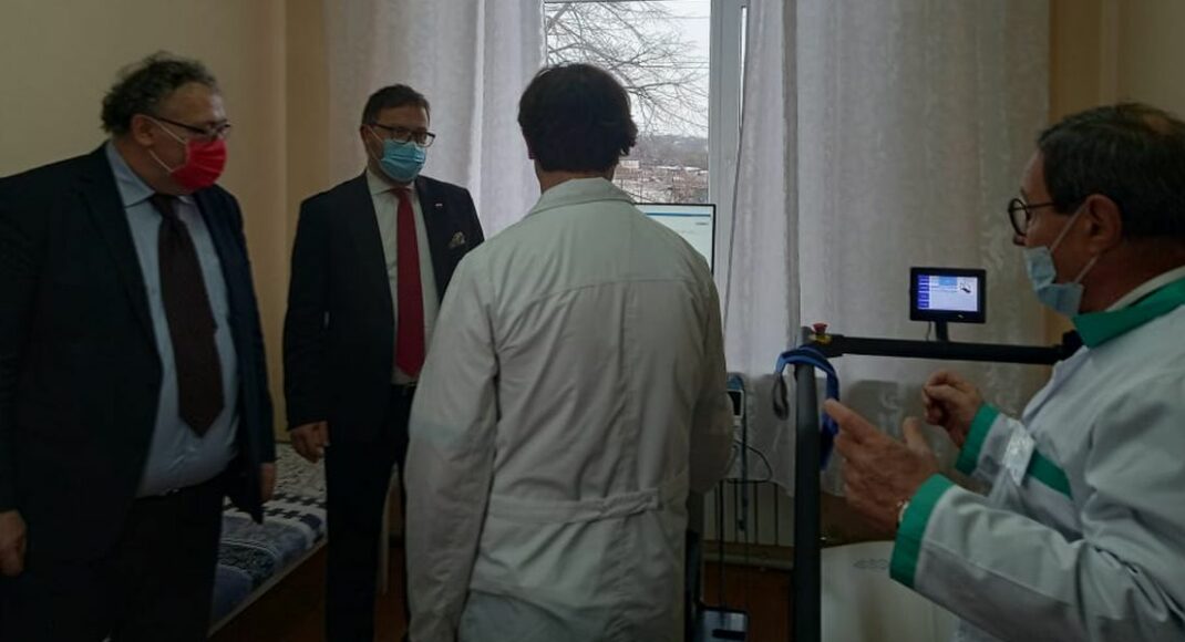 "Побачити проблеми та успіхи на власні очі": посли Вишеградської групи відвідали Луганщину