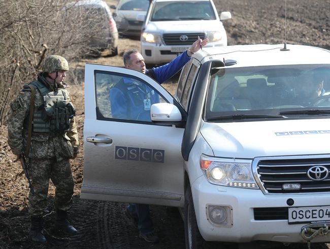 ОБСЄ зафіксувала танки та "Гвоздики" окупантів "ДНР" біля Новоселівки