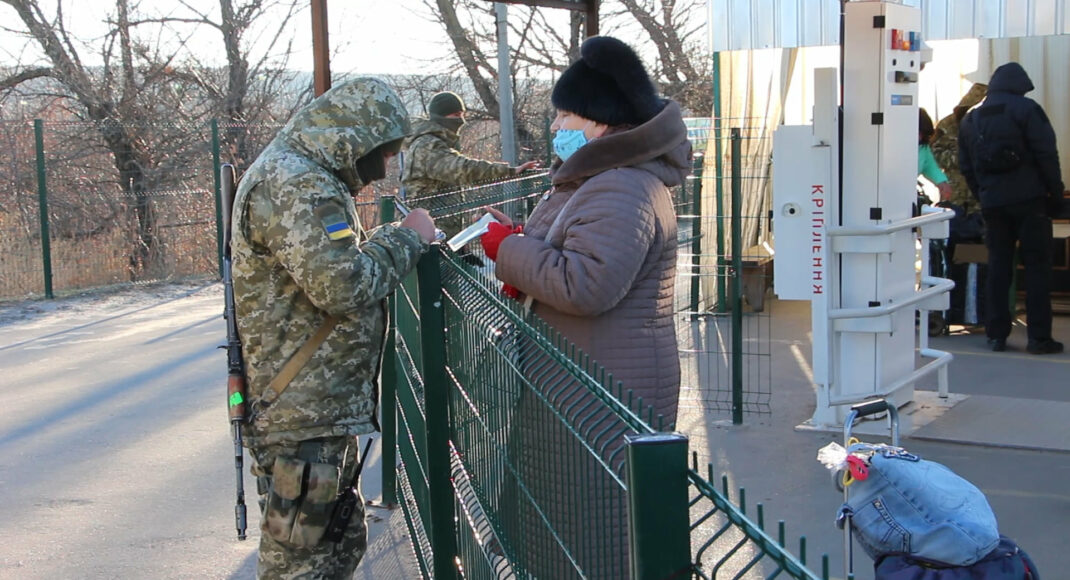 С начала пандемии уменьшилось количество пересечений линии разграничения на Донбассе, - доклад ООН