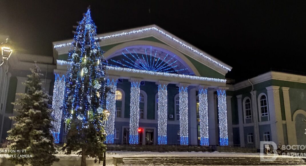 Северодонецк украсили к новогодним праздникам: фото