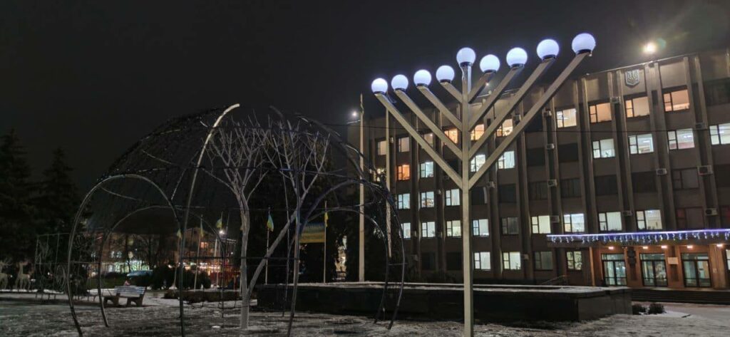 В Славянске еврейская община зажгла последнюю свечу Хануки