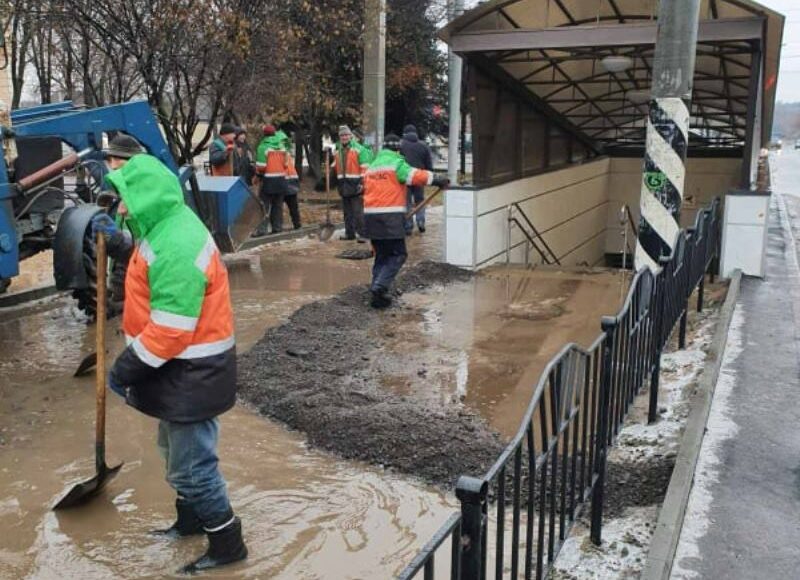 В Краматорске затопило подземный пешеходный переход на Новом Свете: видео