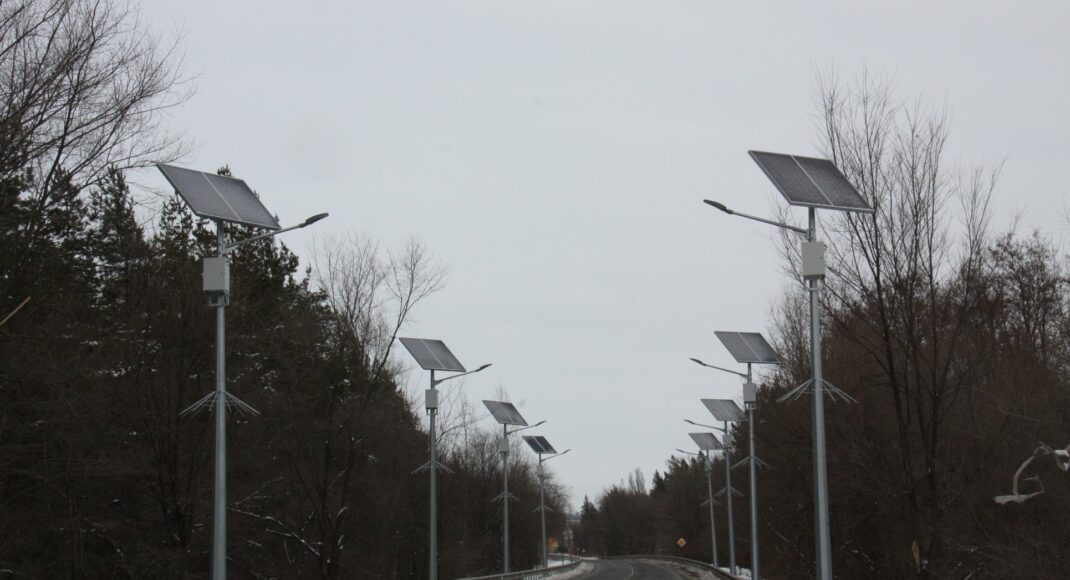 На Луганщині показали установку освітлення на Новоайдарському мосту (фото)