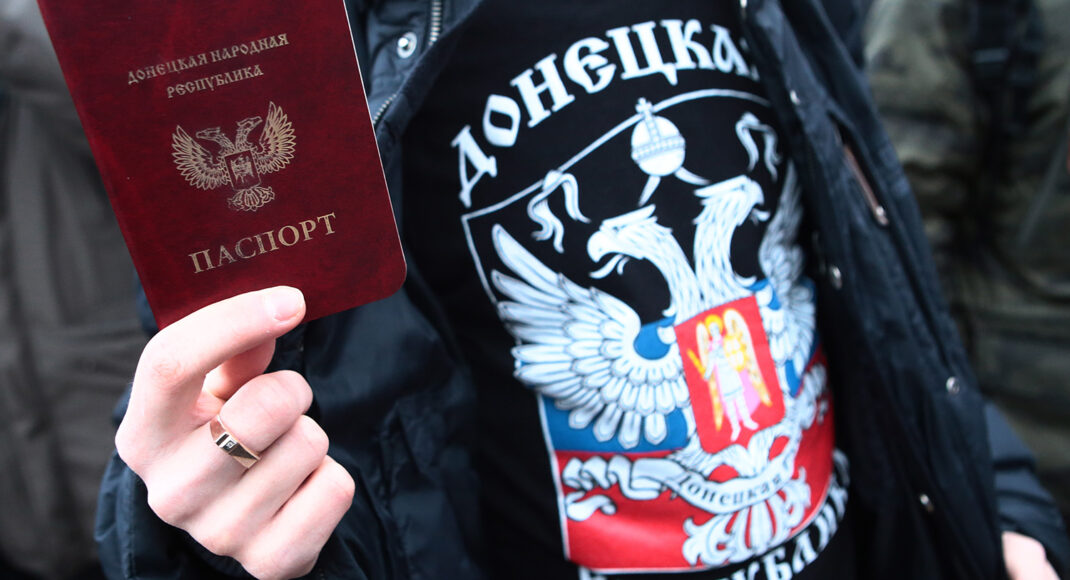 Окупаційна "ДНР" затримуватиме людей з українськими паспортами