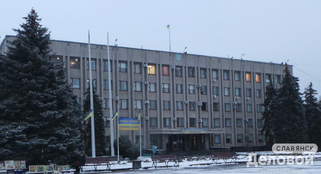 У Слов'янську депутат звинуватила тендерну комісію в завищенні цін на медобладнання
