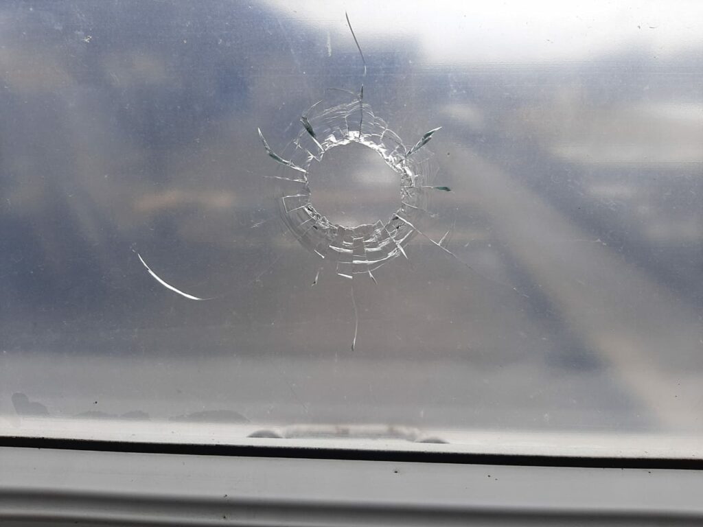 В прифронтовом городе Золотое пострадал от обстрела жилой дом