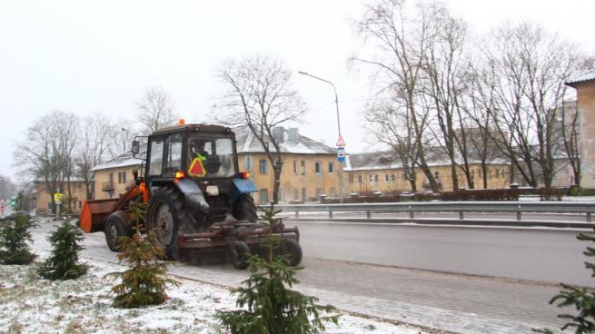 В Краматорске коммунальные службы запланировали купить 5 тракторов для борьбы с гололедом за 4 млн грн