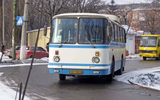 В оккупированной Горловке не вышел в рейсы общественный транспорт: люди не могли добраться на работу
