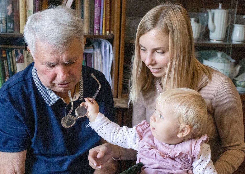 Свежий взгляд на культуру смерти: в Мариуполе создают социальную сеть для мертвых