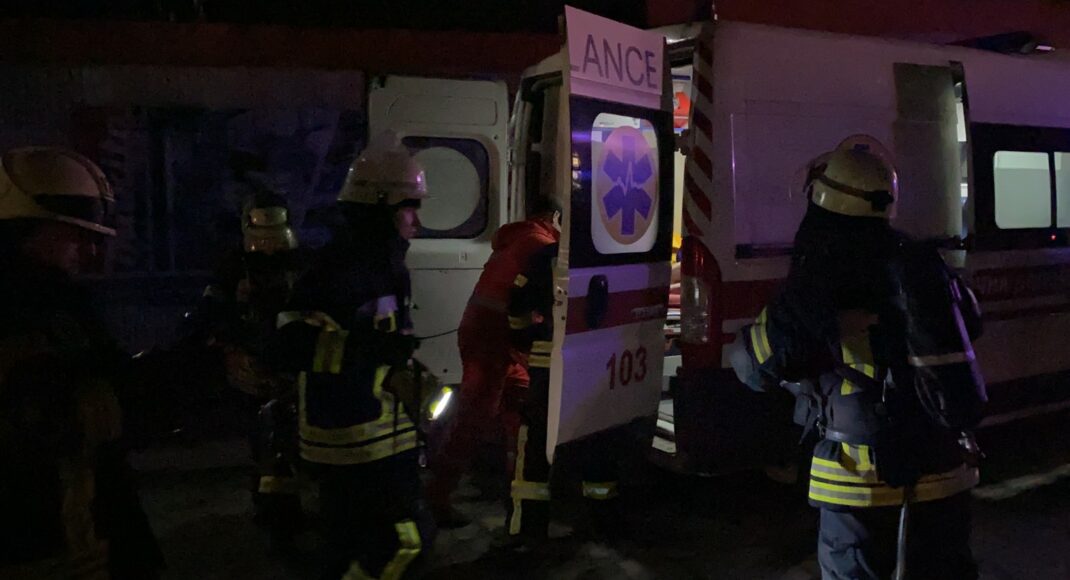 В Северодонецке спасатели ликвидировали масштабный пожар: из дома эвакуировали 18 человек: видео