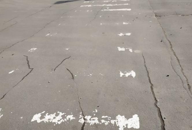 "Краска закончилась?": в Лисичанске показали как выглядят пешеходные переходы (фото)