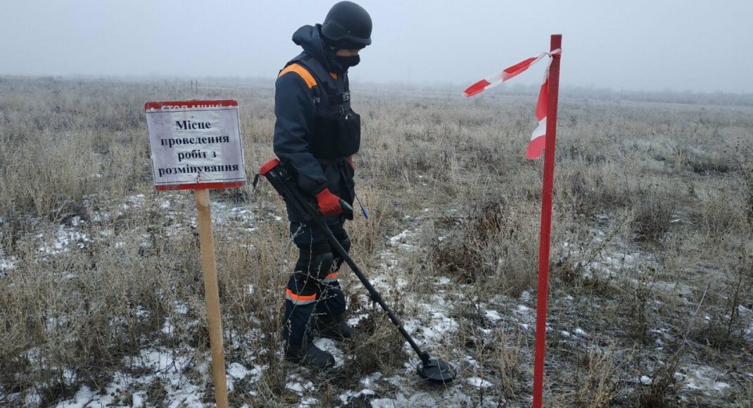 Піротехніки ДСНС на Донеччині за тиждень знайшли та знешкодили три сотні боєприпасів