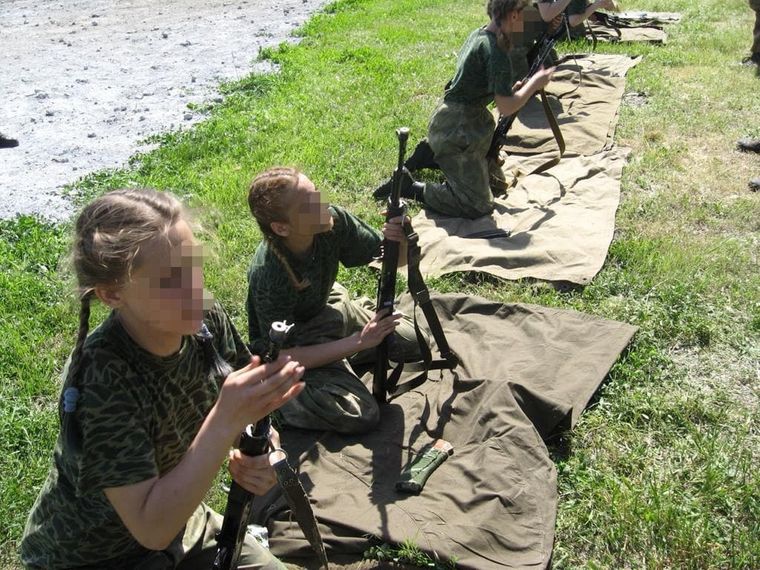 Бойовики на Донбасі готують дітей до участі в бойових діях
