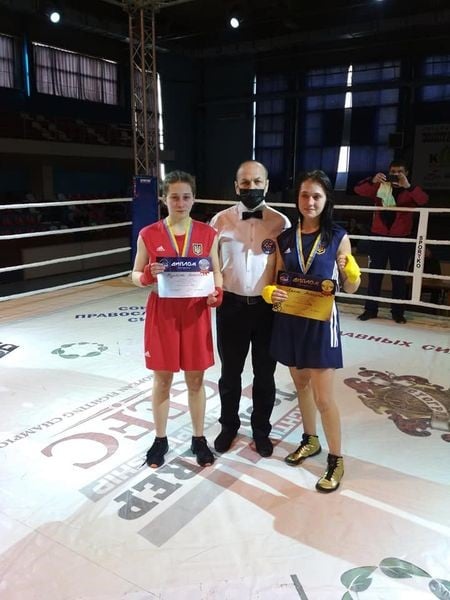 Боксерши из Луганщины завоевали серебро на всеукраинском Чемпионате
