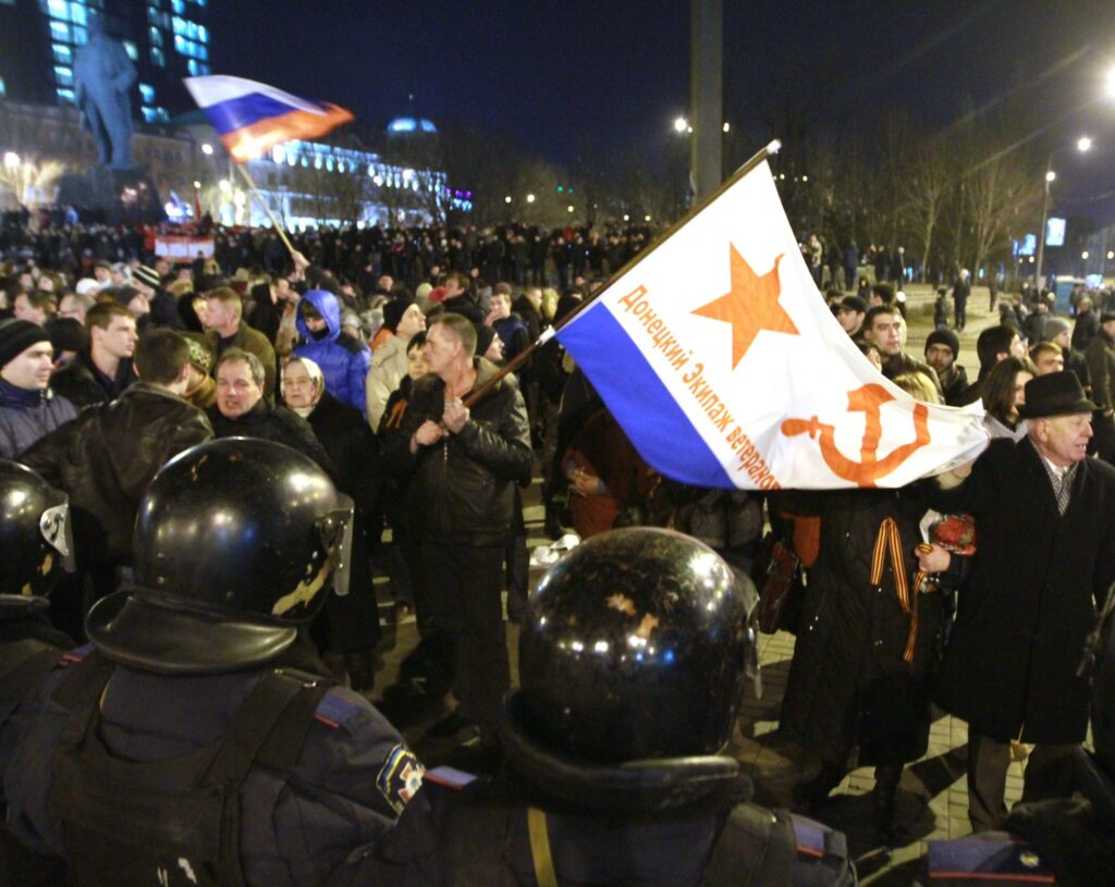 “Для нас война началась уже тогда”: 7 лет назад Донецк объединился против “русского мира”