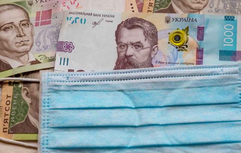 Стало відомо, куди найчастіше українці вкладають "тисячу за вакцинацію"