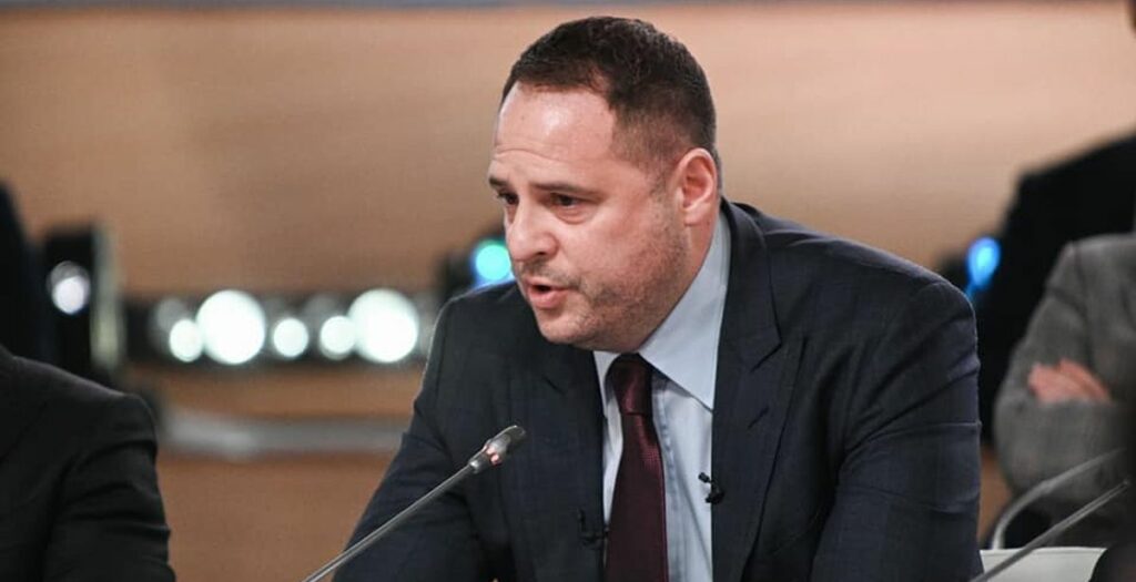 Мир по колу? Що Єрмак казав про мирний план щодо Донбасу пів року тому і зараз